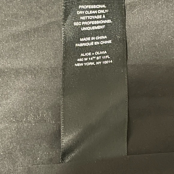 Alice+Olivia Mini Printed V Neck Dress in Black /White ZipClosure at Back Size 0 - Picture 11 of 12